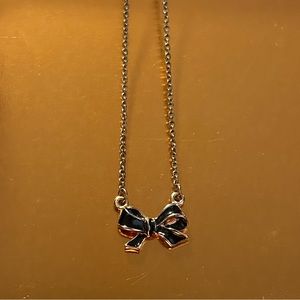 Bow necklace